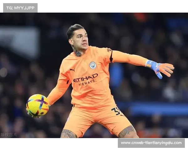 贝西克塔斯球迷向费内巴切门将埃德森投掷塑料杯，比赛两度因场面混乱中断